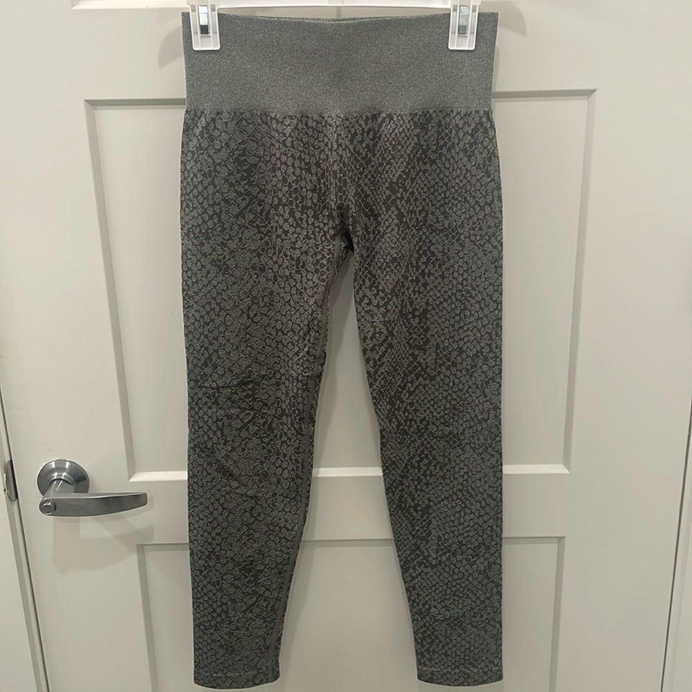 NVGTN Snakeskin Seamless Leggings - Khaki